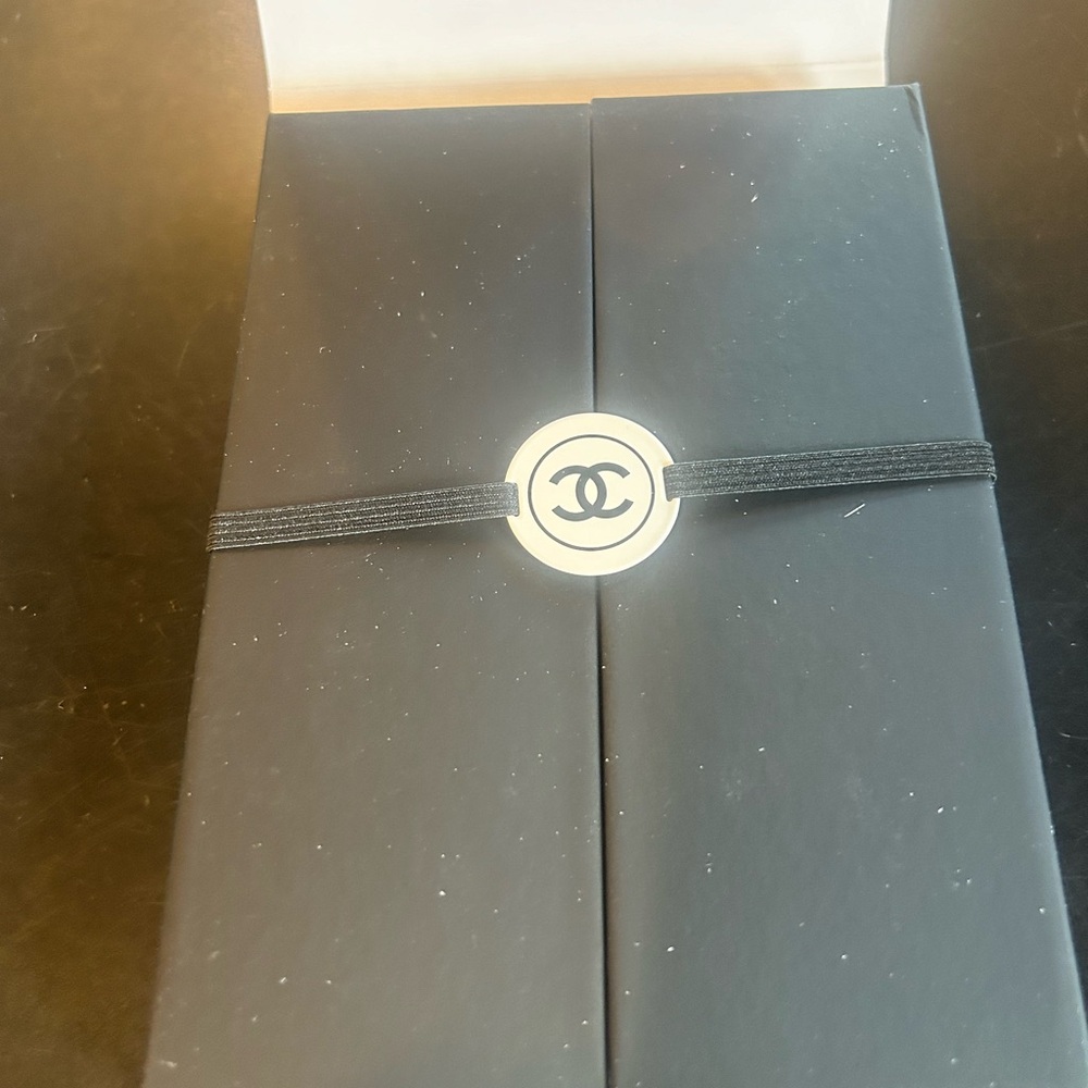 New! CHANEL Sticky Note Set - Picture 3 of 9